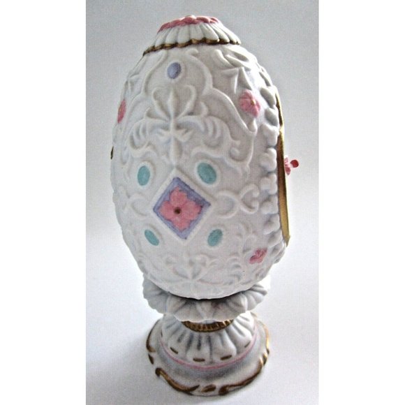Vintage Lenox  "The Lily Blossom Egg"  1990 with Stand - Bisque Porcelain  4.5" - Picture 4 of 16